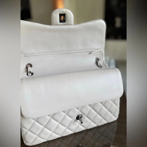 CHANEL Classic Jumbo Double Flap Bag – Ivory Quilted Lambskin - Picture 3 of 9